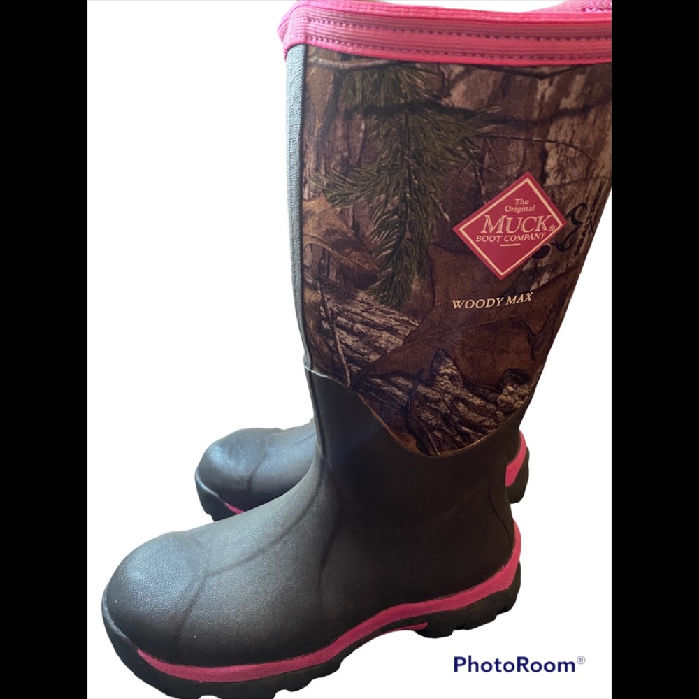 Muck boots size 7